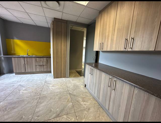 317M² OFFICE TO LET IN WOODMEAD